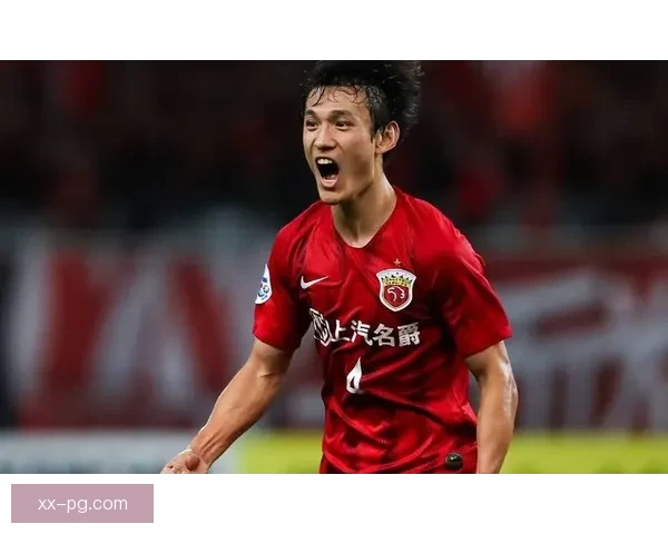 王燊超左右两翼灵活切换展现上海海港老将稳健实力